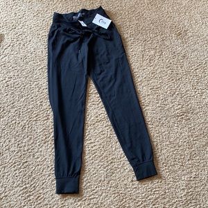 Size Large NWT, Black Ascend Joggers